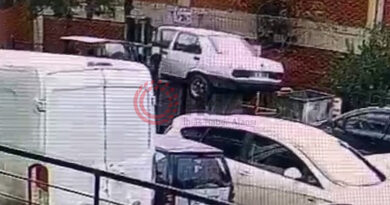 İHA - Park Eden Sürücüye Sinirlendi Arabasını Çöpe Attı