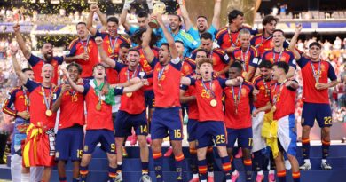 İspanya millî futbol takımı 2026 FIFA Dünya Kupası şampiyonluk kupasını kaldırıyor