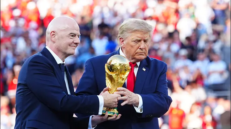 Donald Trump Amerika Birleşik Devletleri Başkanı FIFA Başkanı Gianni Infantino ile birlikte